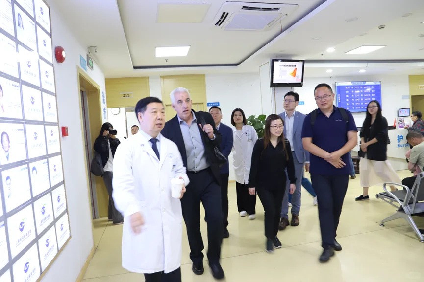 International patient visit at HePing Eye