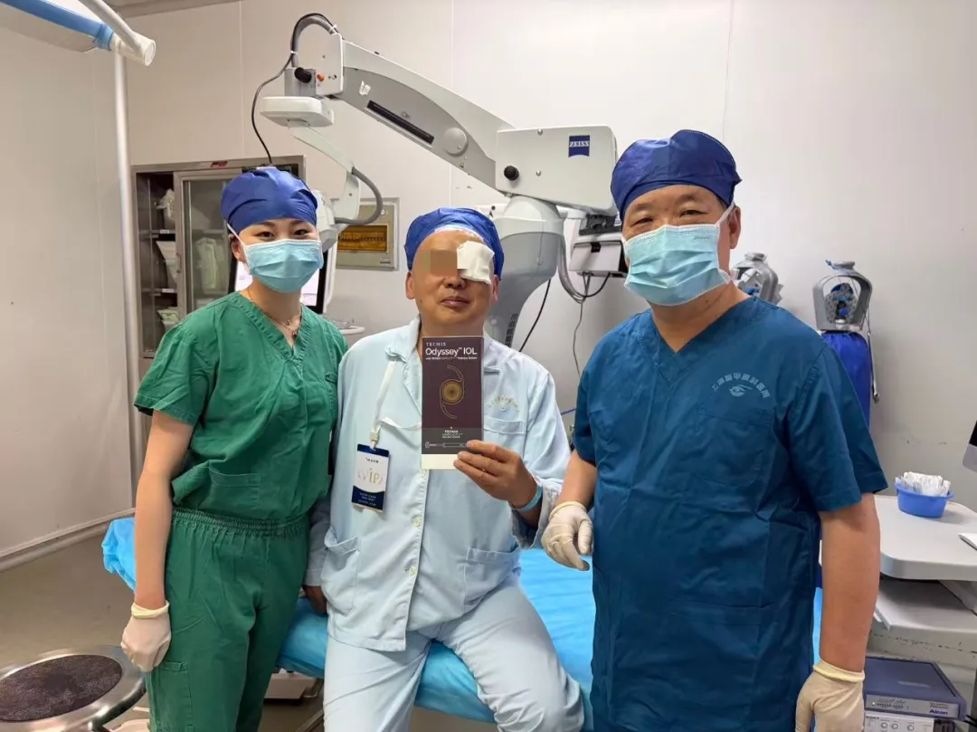 Patient and surgical team after TECNIS Odyssey implant procedure